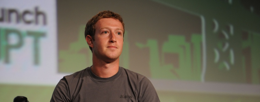 Facebook наймет 10 тысяч модераторов для борьбы с ботами