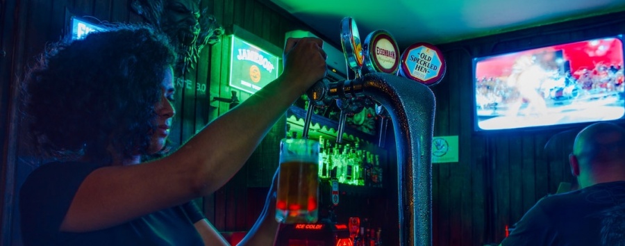 Израильский стартап следит за количеством выпитого в баре пива