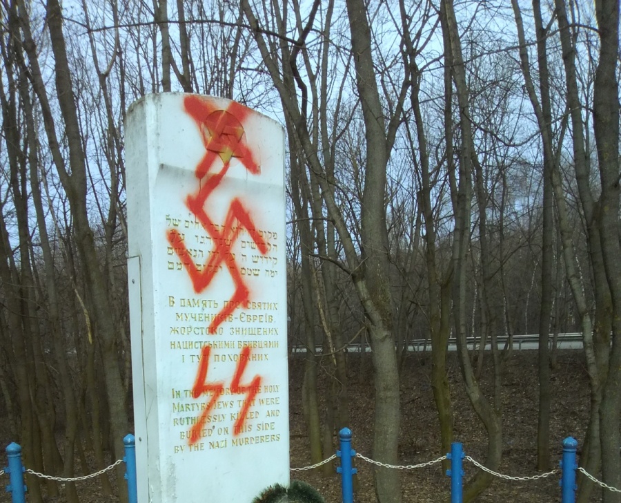 Памятник жертвам Холокоста в Тернополе подожгли