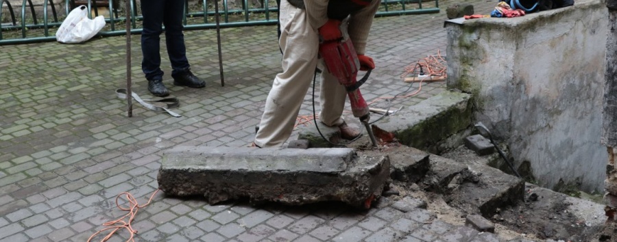 В одном из дворов Львова нашли столетние еврейские надгробия