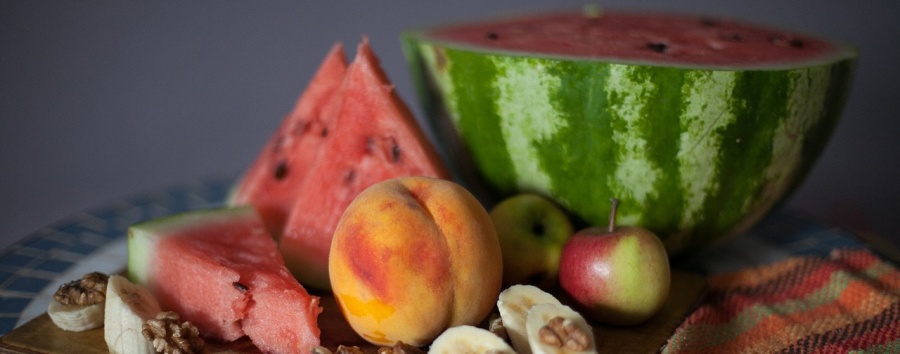 Израильские ученые: фрукты и орехи снижают риск развития рака