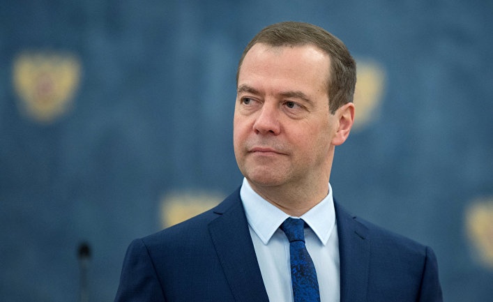 Медведев угрожает США зеркальными санкциями