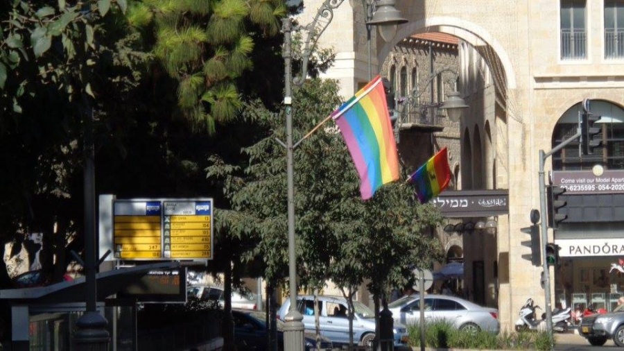 Раввины требуют убрать флаги ЛГБТ подальше от синагоги