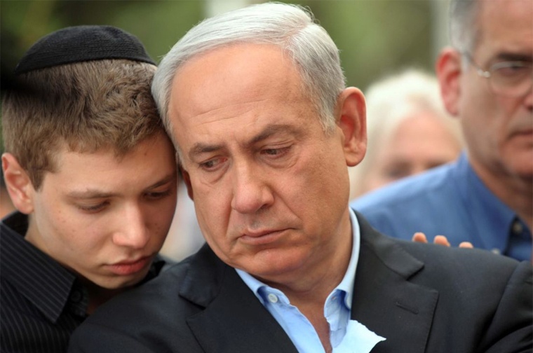 В Facebook появились "двойники" сына израильского премьера
