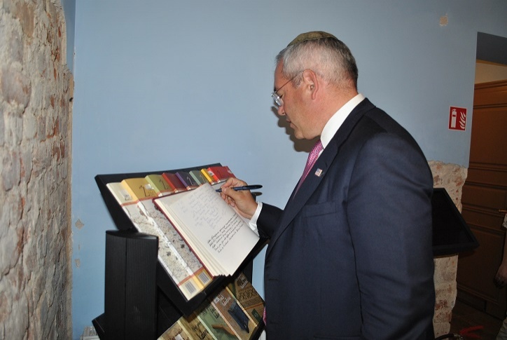 Представитель США посетил объекты еврейского наследия в Литве