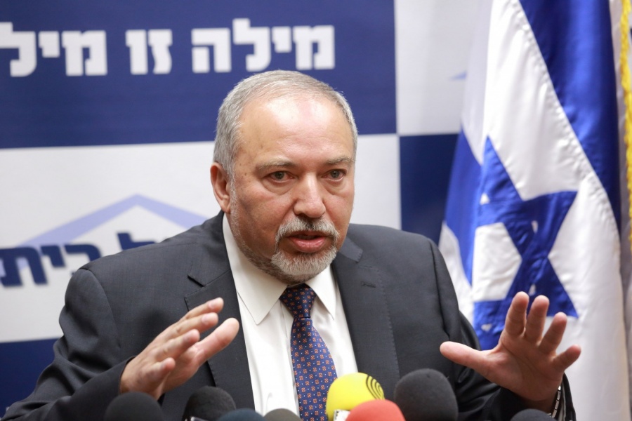 Министр обороны Израиля избежал международного скандала
