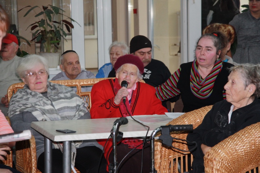 Две молодежные еврейские программы подарили праздник пожилым людям
