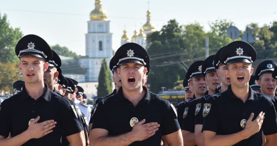 Украинские полицейские массово признаются в верности Бандере