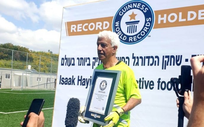 Израильтянин стал самым взрослым футболистом в мире