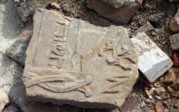 На стройке в Луцке нашли еврейское надгробие