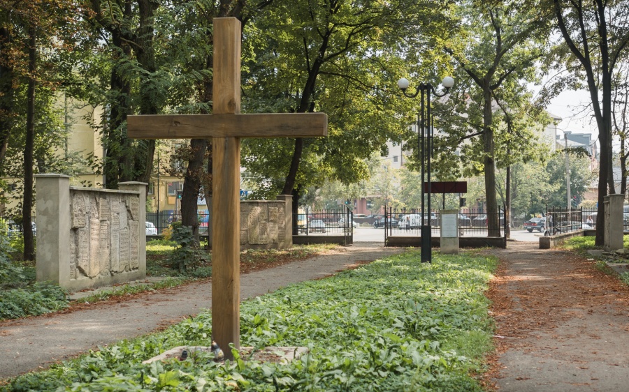 еврейское кладбище, крест