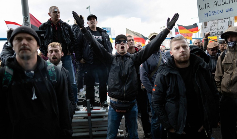 Немецкие неонацисты устроили марш в Венгрии