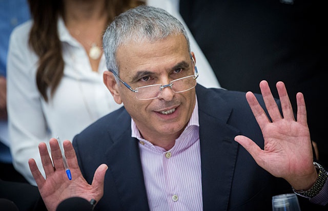 Израильского министра финансов обвинили в махинациях