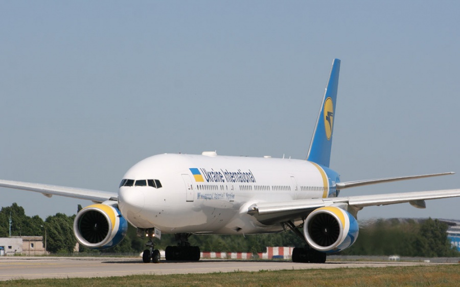 самолет, авиалинии Украины, перелеты, взлетная полоса