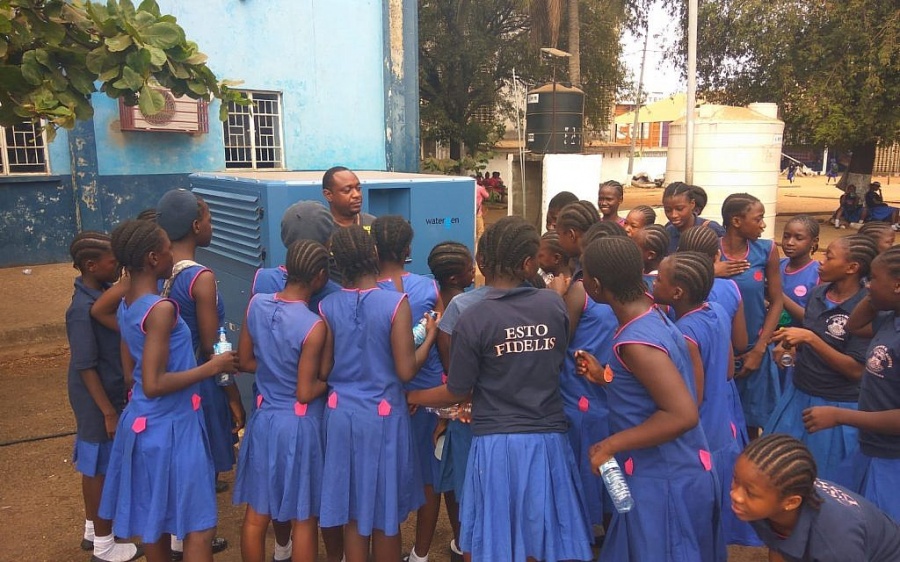Израильский GEN-350 добывает воду из воздуха для школы в Сьерра-Леоне