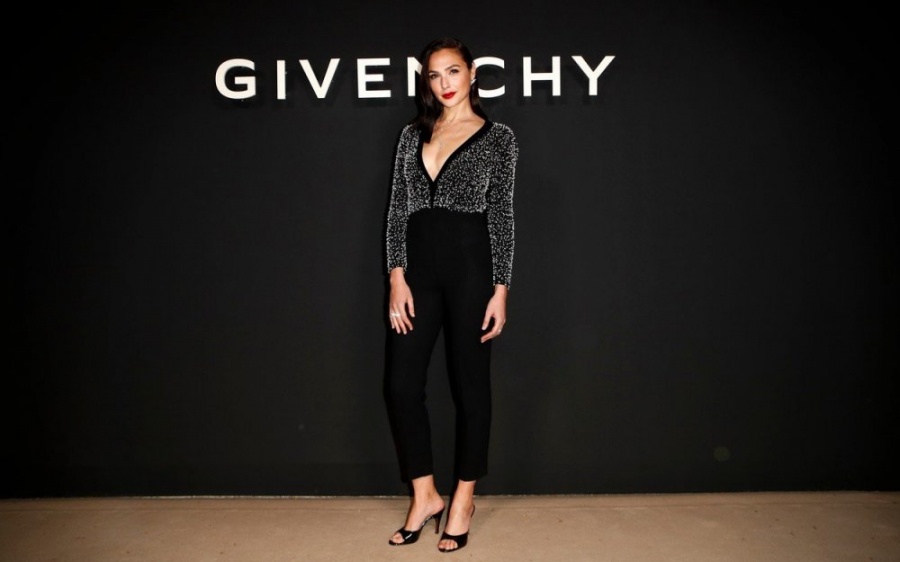 Галь Гадот посетила модный показ от Givenchy
