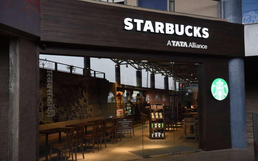 Индийский Starbucks обвиняют в спекуляциях
