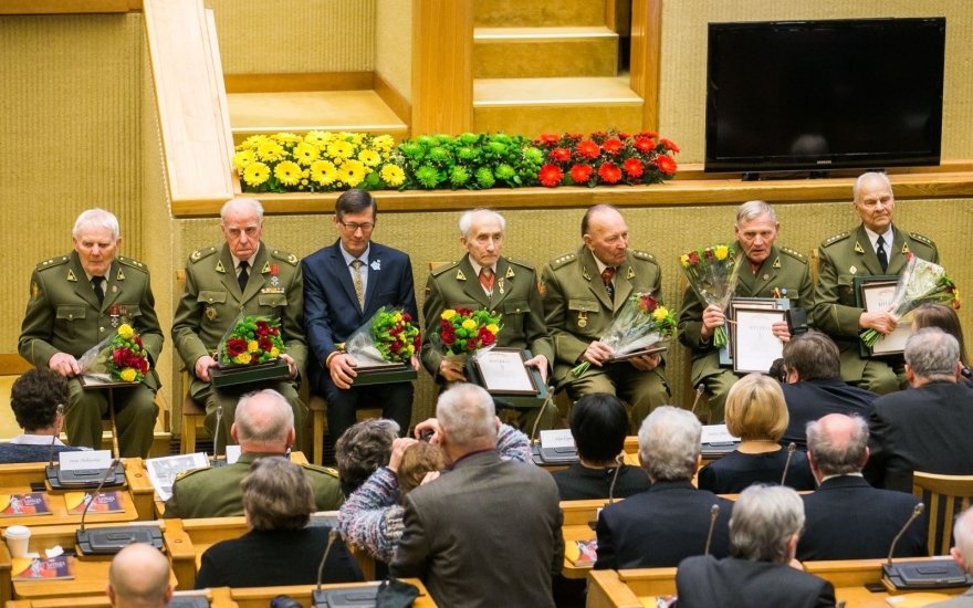 Литовские власти наградили премией группу "лесных братьев"