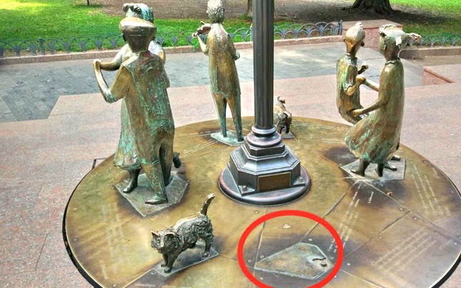 В Одессе пропала фигура еврея из скульптуры в Городском саду