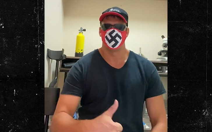 Житель США решил носить маску со свастикой в знак протеста