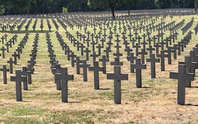 Посол США посетил кладбище с могилами солдат СС в Нидерландах