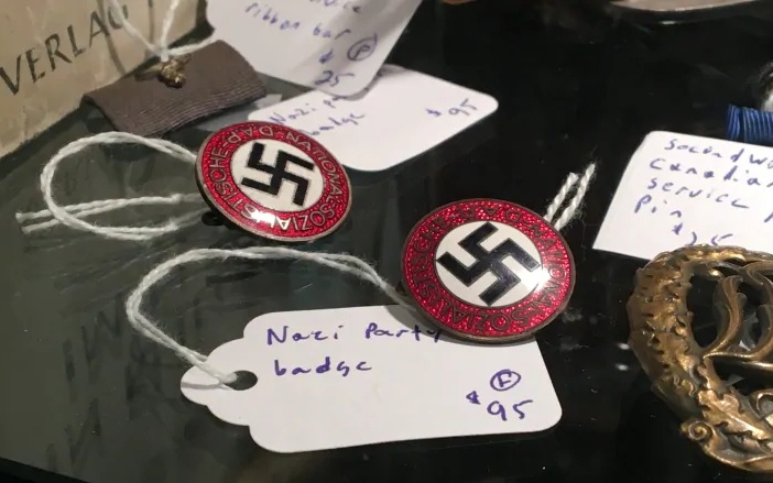 Продажа нацистских товаров