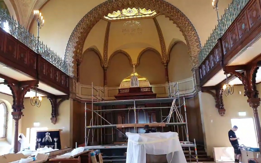 Процесс ремонта синагоги