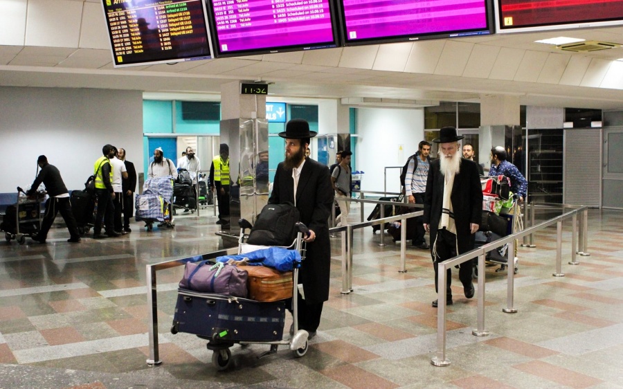 Евреи в аэропорту