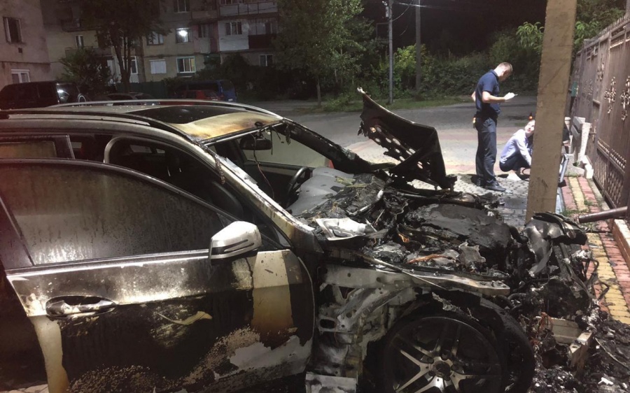 На Закарпатье сгорело авто лидера еврейской общины: есть версия поджога