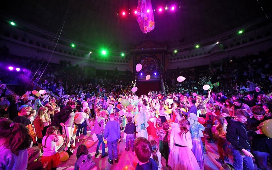 В Национальном цирке Украины 2000 детей отпраздновали Пурим