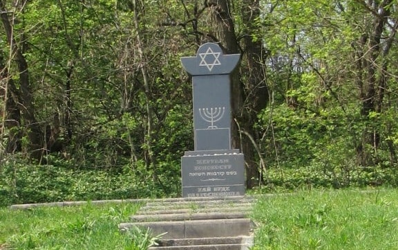 Мемориал расстрелянным евреям