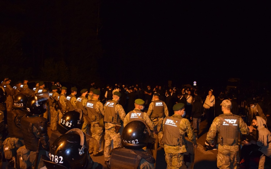 Украинские военные не пускают хасидов в Украину