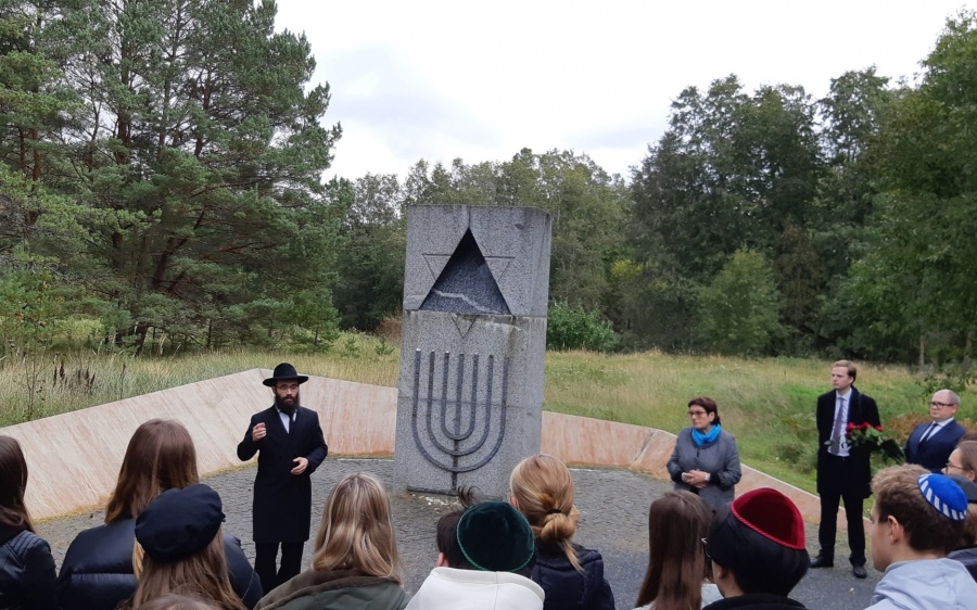 Евреи в Эстонии почтили память жертв массового убийства в нацистском концлагере