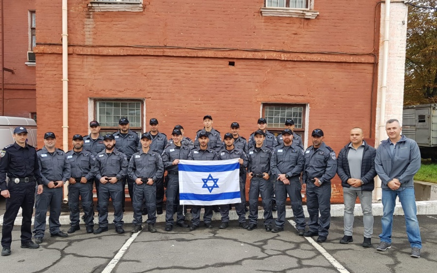 Полицейские из Израиля помогают украинским коллегам во время Рош а-Шана в Умани