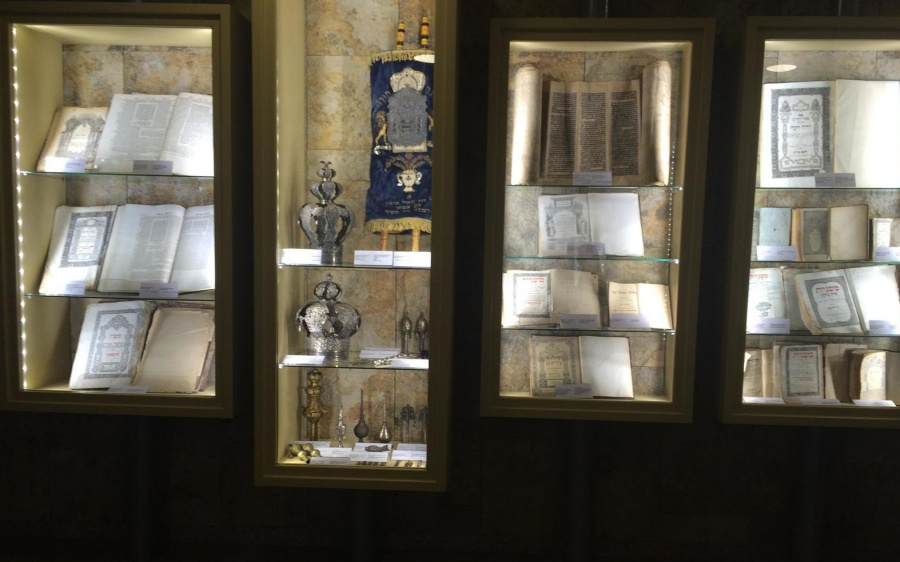 музей «Память еврейского народа и Холокост в Украине» тора