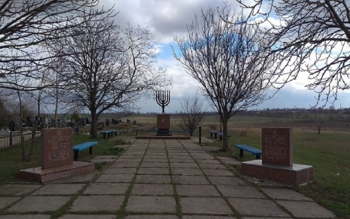 Мемориал жертвам Холокоста под Мариуполем