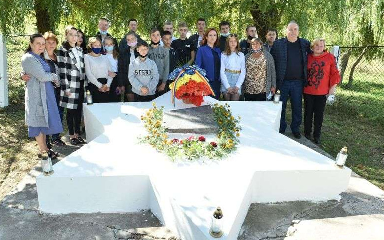 мемориал расстрелянным евреям, село Костинцы