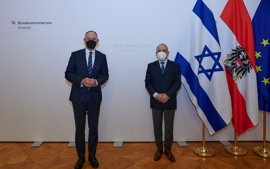 Глава МВД Австрии и посол Израиля обсудили вопросы безопасности и борьбу с антисемитизмом