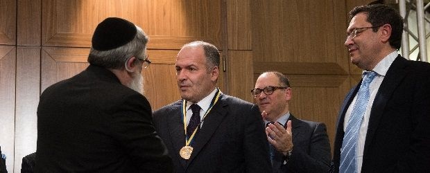Пинчука наградили медалью митрополита Шептицкого за поддержку еврейской культуры в Украине