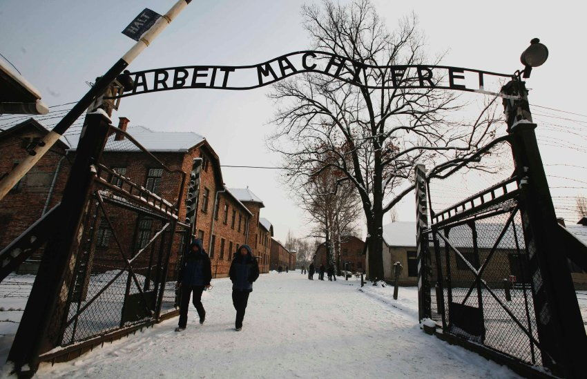 94-летнего санитара из Освенцима обвиняют в убийстве более 3600 человек