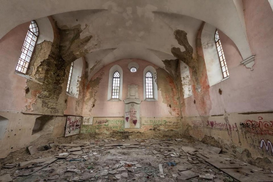 Депутат призвал возродить древнюю синагогу, превращенную в свалку