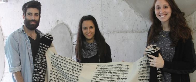 Израильские студенты представили уникальный вязаный Свиток Эстер