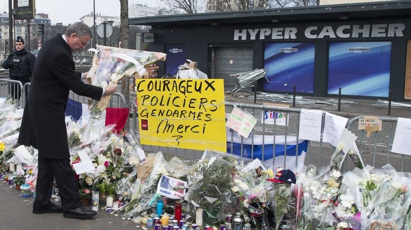 Супермаркет в Париже, где погибли 4 человека, снова откроют
