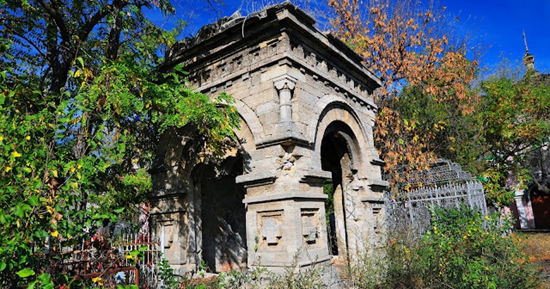 В Николаеве провели уборку на еврейском кладбище