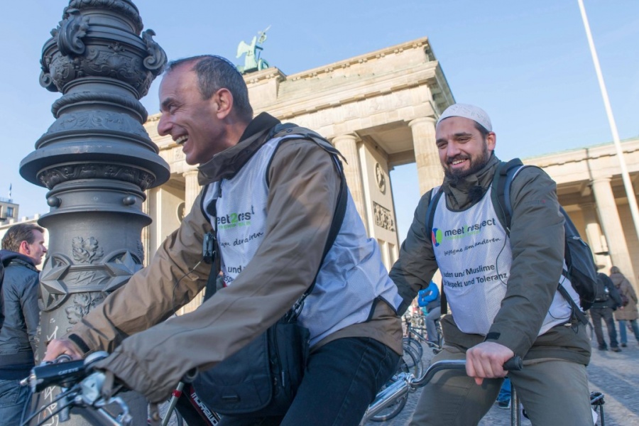Раввины и имамы Берлина сели на велосипеды в поддержку толерантности
