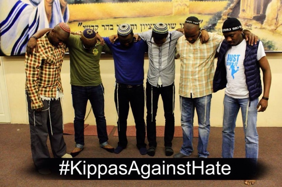 Жители ЮАР надели кипы в знак протеста против антисемитизма