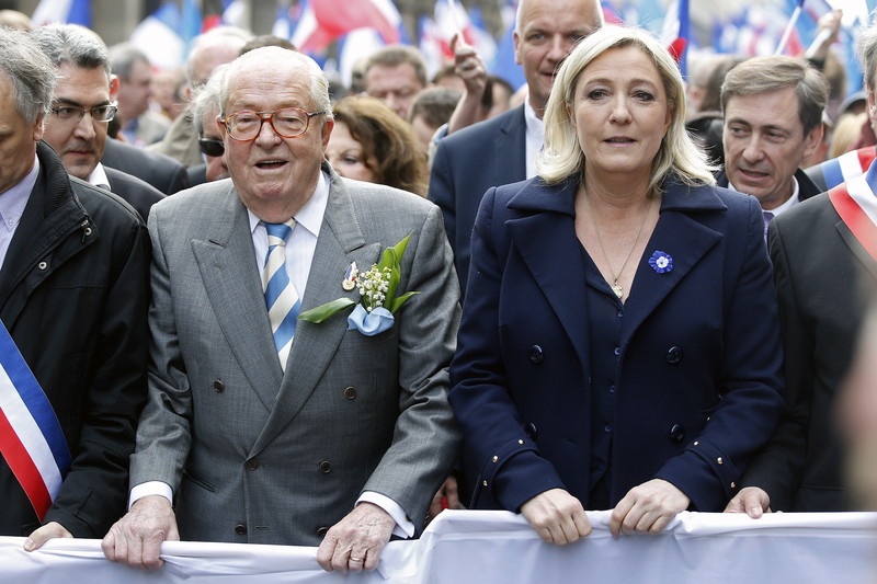 Отец Марин Ле Пен не уйдет из политики, несмотря на антисемитские высказывания