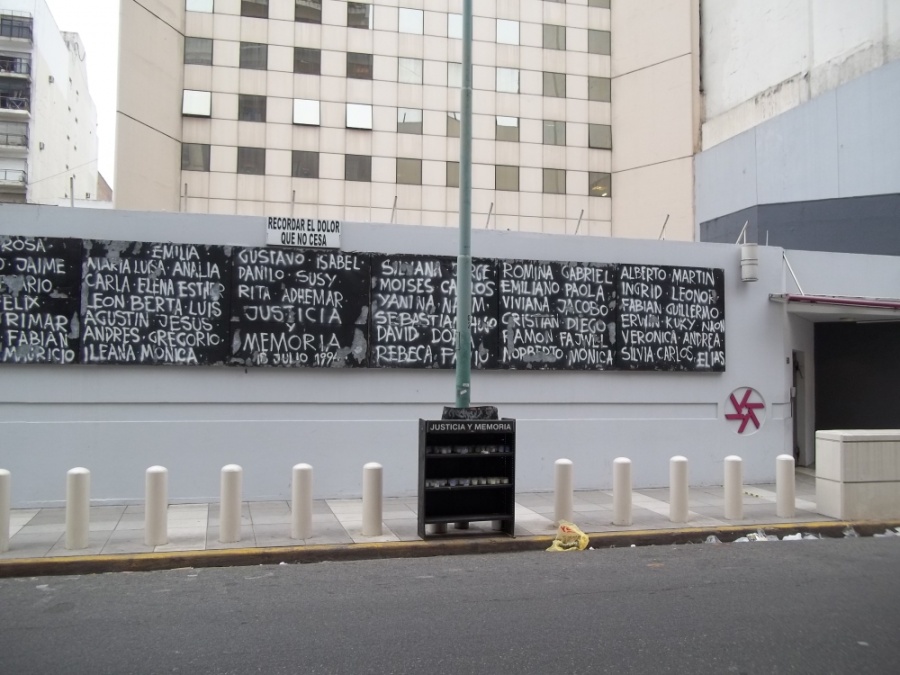 Аргентина выплатит компенсации жертвам теракта в Еврейском центре