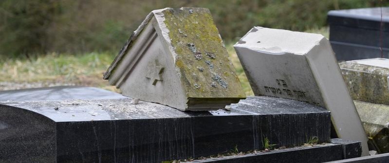 В Литве обнаружили электроподстанцию из еврейских надгробий