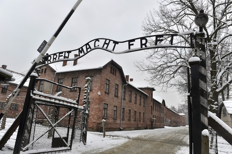 Польша опубликует полный список работников Освенцима